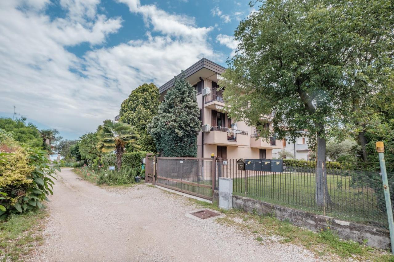Casa Lugana 9 - Monolocale Con Piscina Fronte Lago Sirmione Kültér fotó