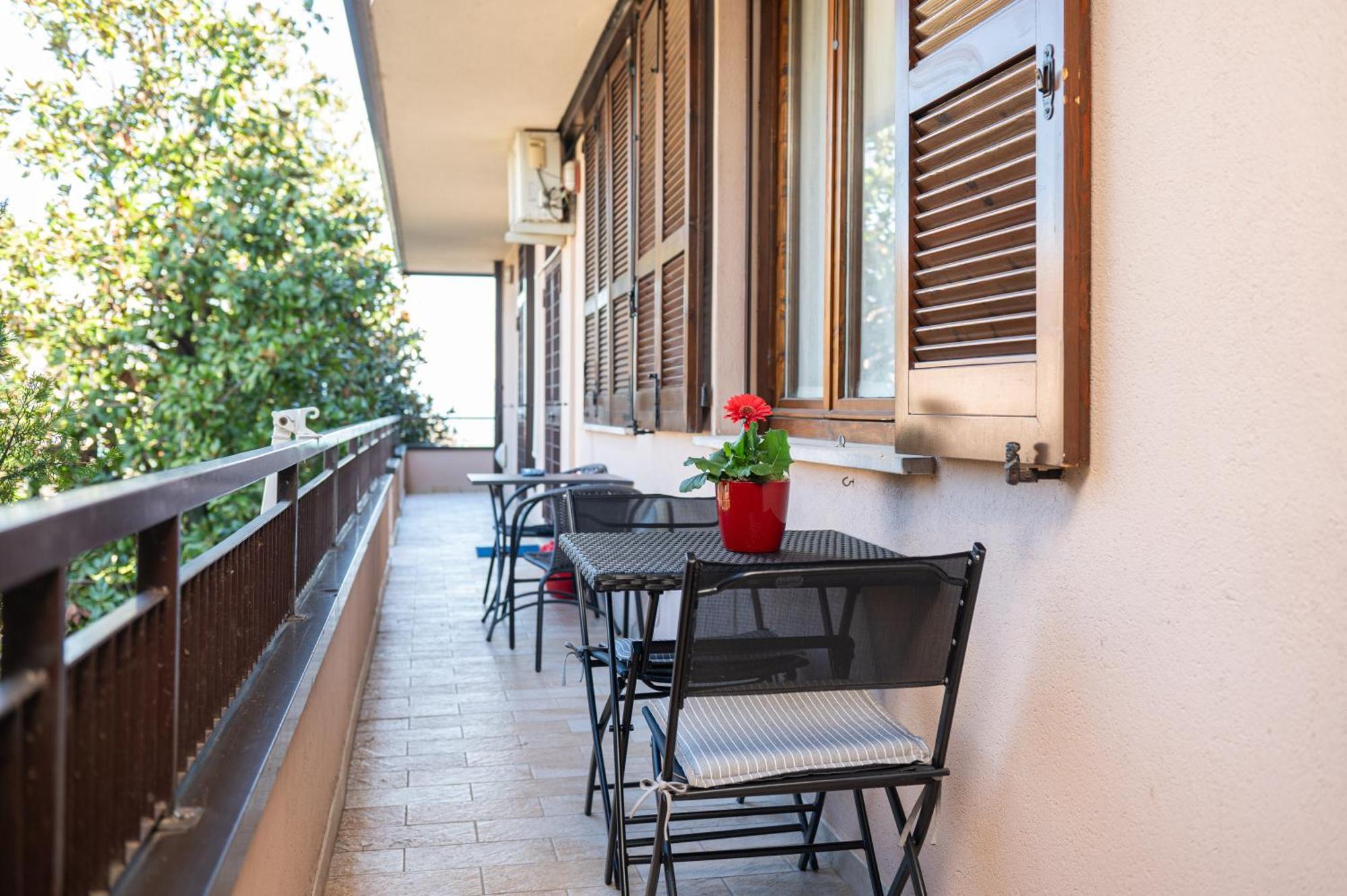 Casa Lugana 9 - Monolocale Con Piscina Fronte Lago Sirmione Kültér fotó